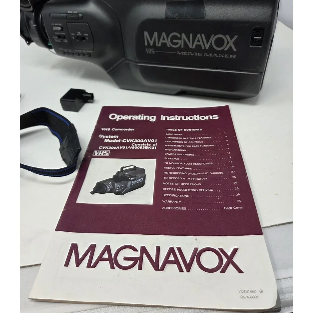 Magnavox CVK300AV01 VHS Movie Maker‎ Camcorder 1989 w/ Manual Battery AS-IS